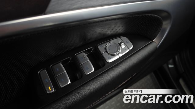 Genesis G70 2018 — photo 28