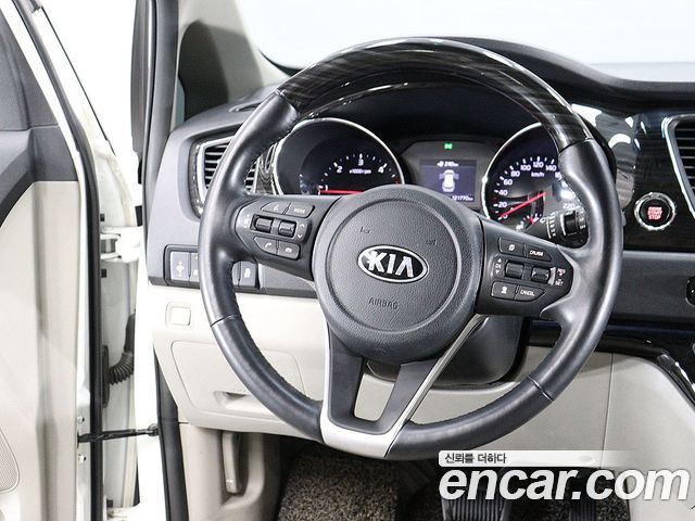 Kia Canival 2019 — photo 14