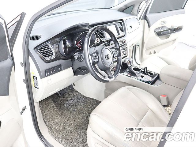 Kia Canival 2019 — photo 17