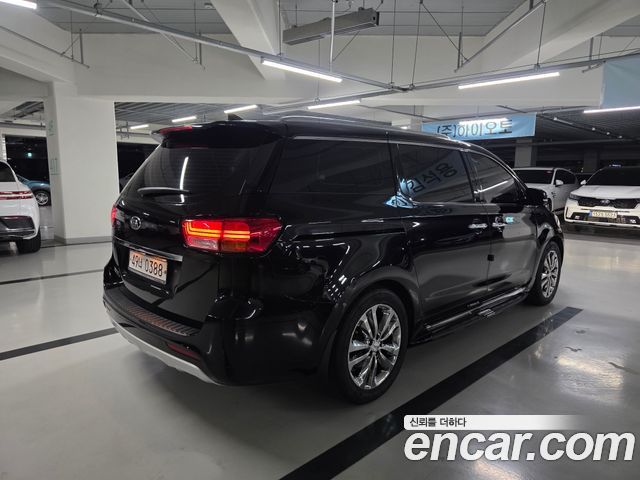 Kia Canival 2017 — photo 4
