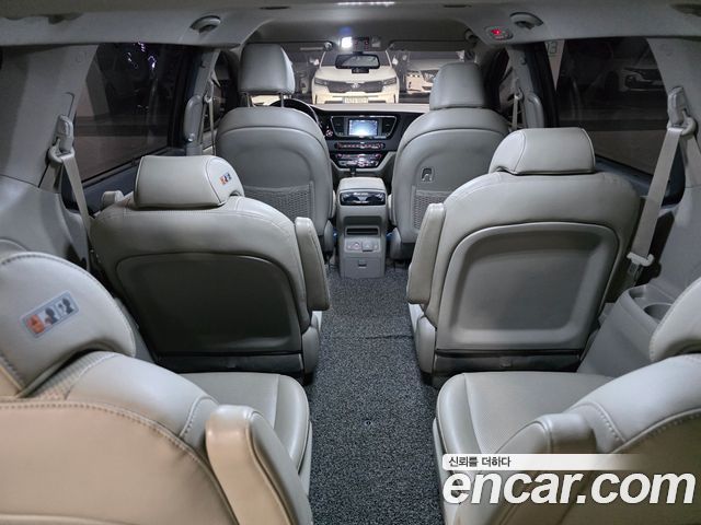 Kia Canival 2017 — photo 9