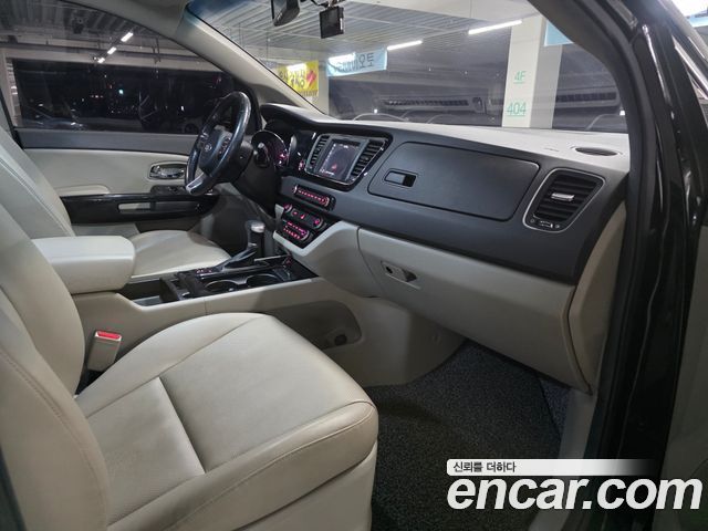 Kia Canival 2017 — photo 11
