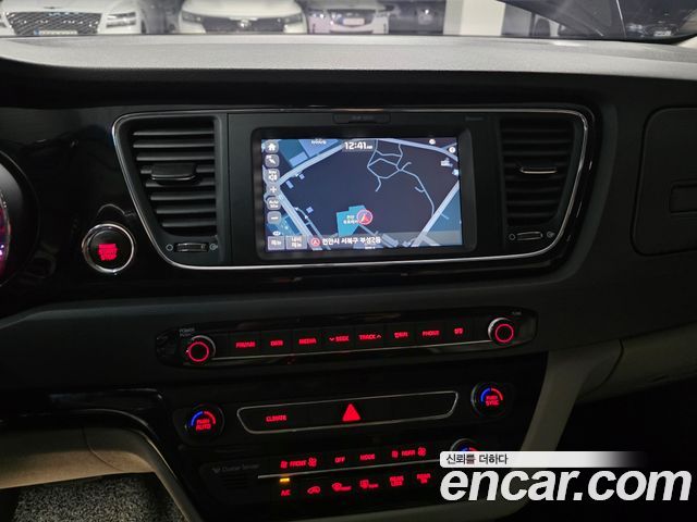 Kia Canival 2017 — photo 18