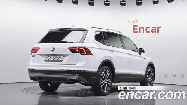 Volkswagen Tiguan 2018 — photo 2