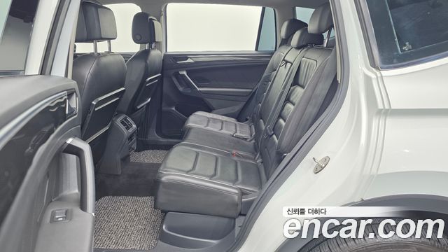 Volkswagen Tiguan 2018 — photo 11