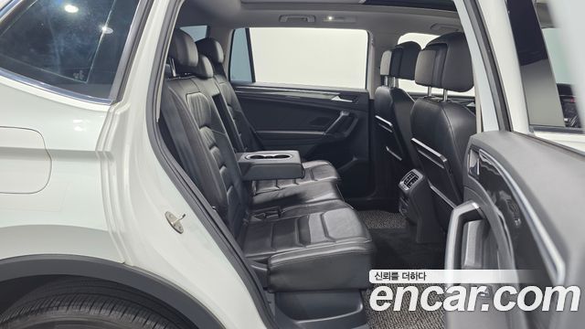 Volkswagen Tiguan 2018 — photo 12