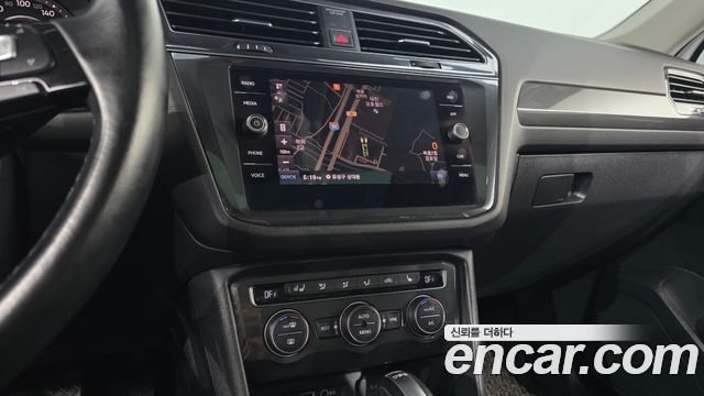 Volkswagen Tiguan 2018 — photo 13