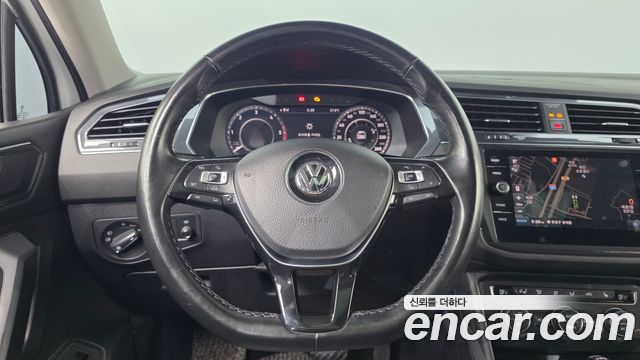 Volkswagen Tiguan 2018 — photo 14