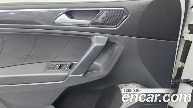 Volkswagen Tiguan 2018 — photo 19