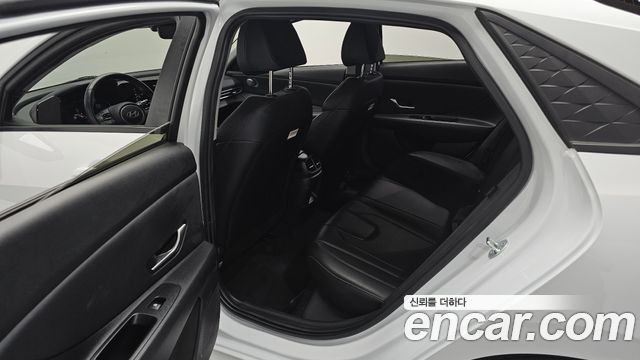 Hyundai AVANTE 2025 — photo 18