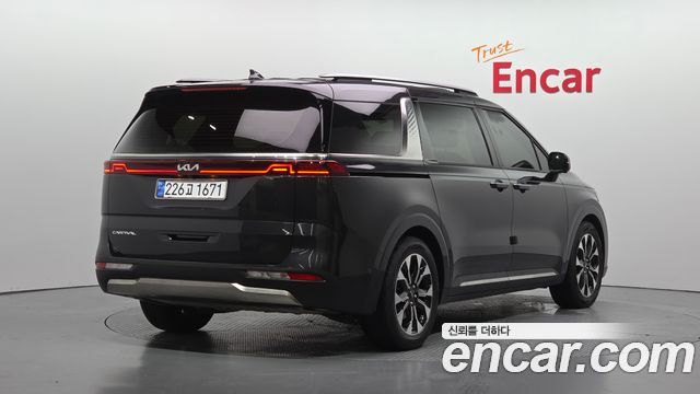 Kia Canival 2022 — photo 2
