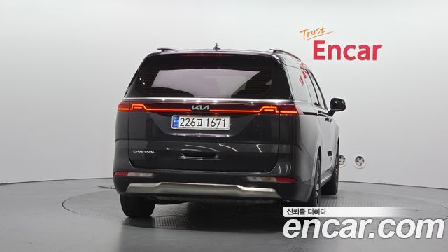 Kia Canival 2022 — photo 4