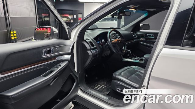 Ford Explorer 2017 — photo 13