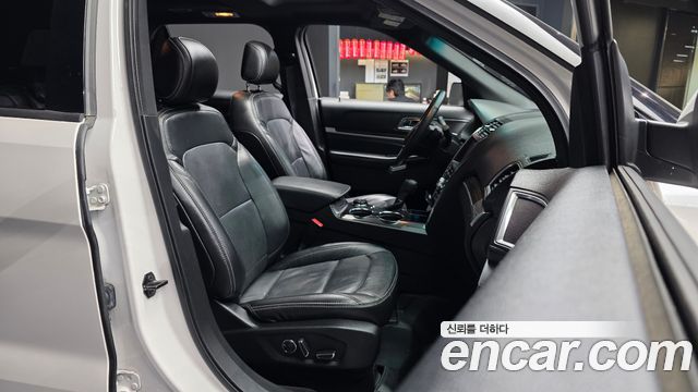 Ford Explorer 2017 — photo 17