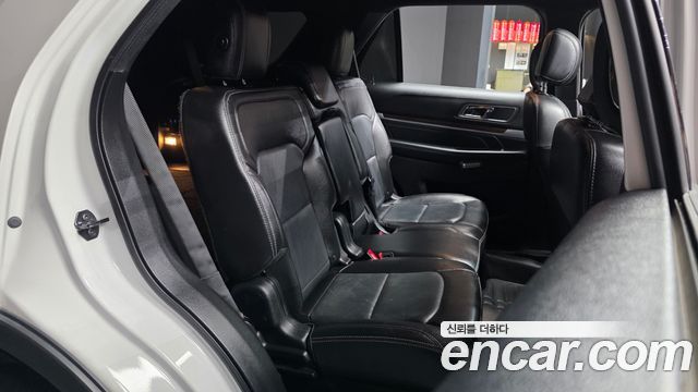 Ford Explorer 2017 — photo 18