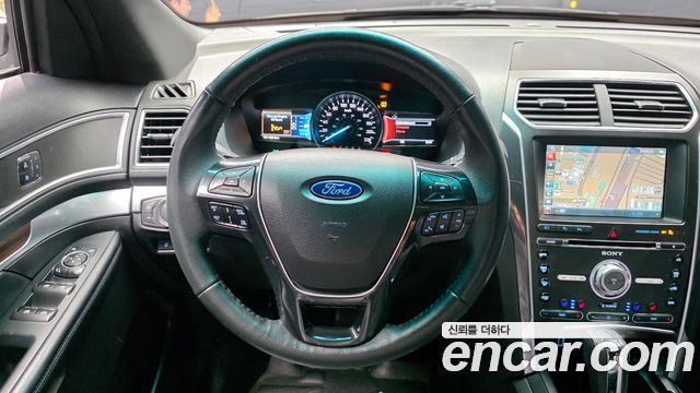 Ford Explorer 2017 — photo 19