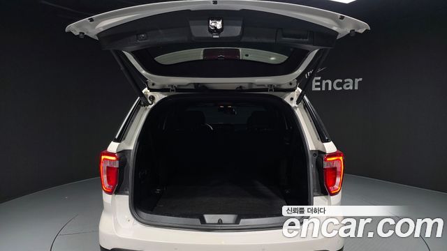 Ford Explorer 2017 — photo 26
