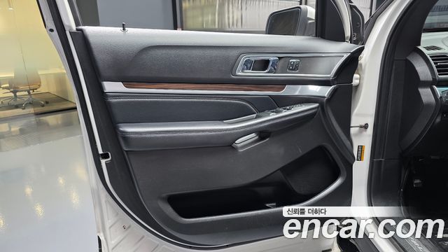 Ford Explorer 2017 — photo 14