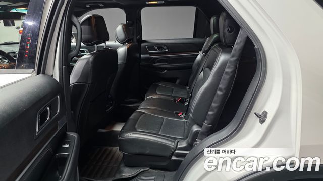 Ford Explorer 2017 — photo 16