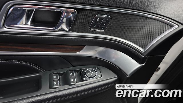 Ford Explorer 2017 — photo 28