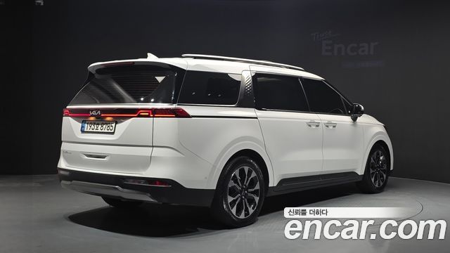 Kia Canival 2023 — photo 2