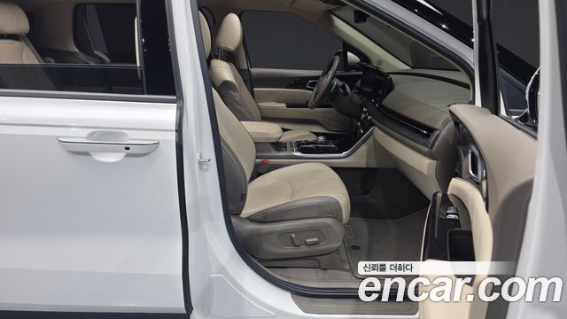 Kia Canival 2023 — photo 11