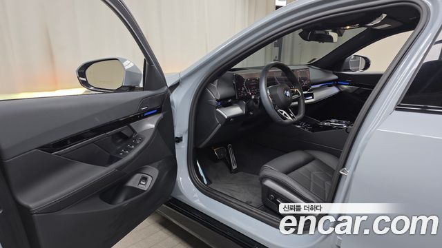BMW 5-Series 2024 — photo 13