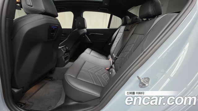 BMW 5-Series 2024 — photo 18