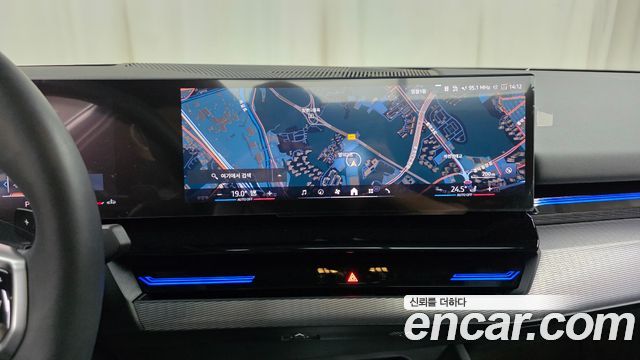 BMW 5-Series 2024 — photo 20