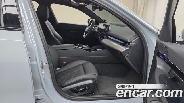 BMW 5-Series 2024 — photo 16