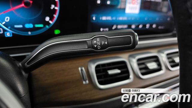 Mercedes-Benz GLE-Class 2020 — photo 12