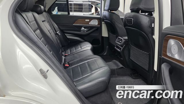 Mercedes-Benz GLE-Class 2020 — photo 17