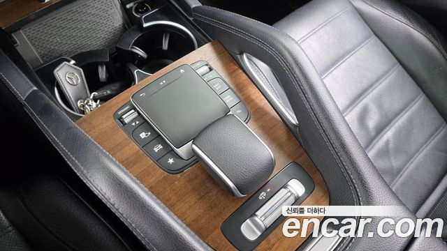 Mercedes-Benz GLE-Class 2020 — photo 23