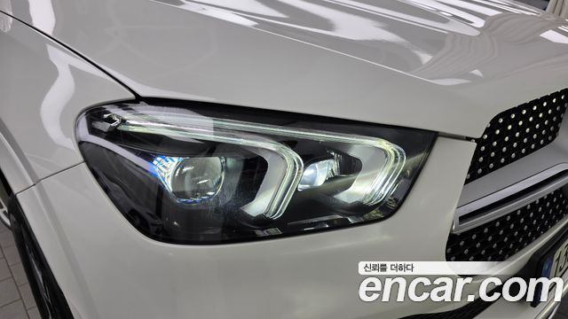 Mercedes-Benz GLE-Class 2020 — photo 8