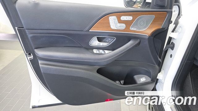 Mercedes-Benz GLE-Class 2020 — photo 14