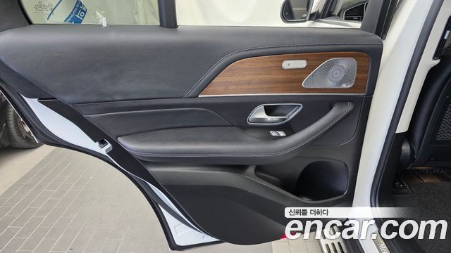 Mercedes-Benz GLE-Class 2020 — photo 15