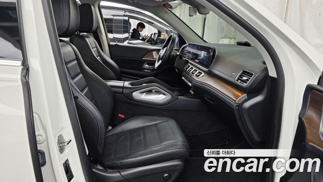 Mercedes-Benz GLE-Class 2020 — photo 16