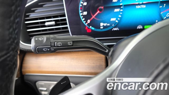 Mercedes-Benz GLE-Class 2020 — photo 28