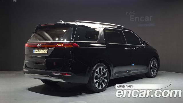 Kia Canival 2023 — photo 2