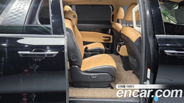 Kia Canival 2023 — photo 12