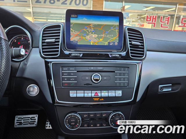 Mercedes-Benz GLE-Class 2018 — photo 11