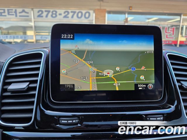 Mercedes-Benz GLE-Class 2018 — photo 12