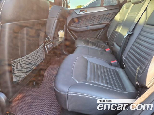 Mercedes-Benz GLE-Class 2018 — photo 19