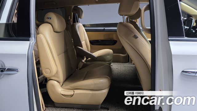 Kia Canival 2019 — photo 17
