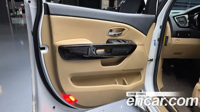 Kia Canival 2019 — photo 14