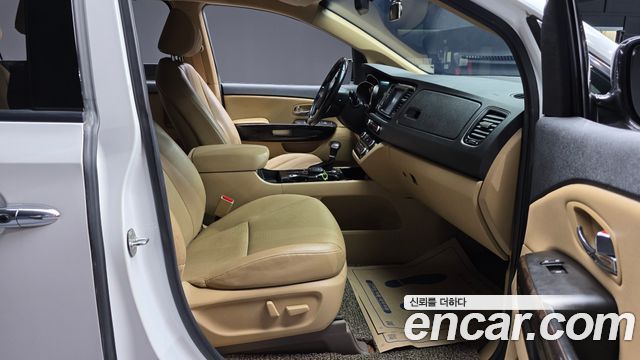 Kia Canival 2019 — photo 16