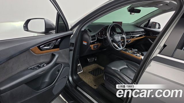 Audi Q7 2016 — photo 10