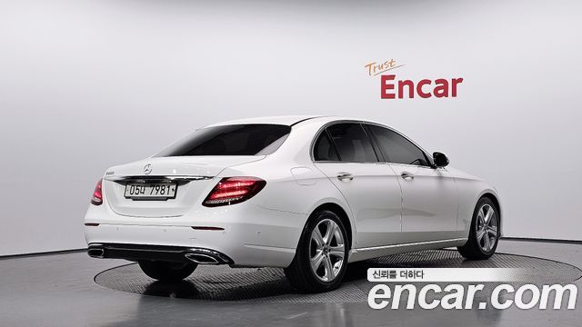 Mercedes-Benz E-Class 2018 — photo 2