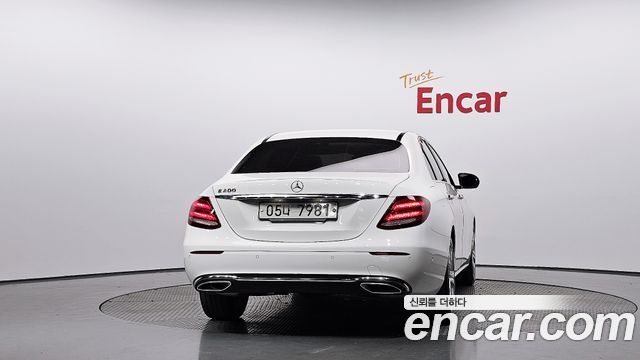 Mercedes-Benz E-Class 2018 — photo 4