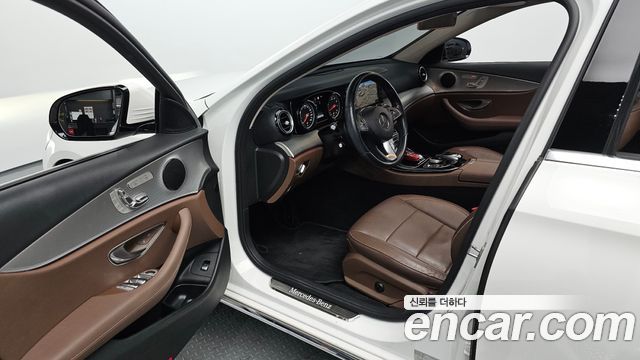 Mercedes-Benz E-Class 2018 — photo 10
